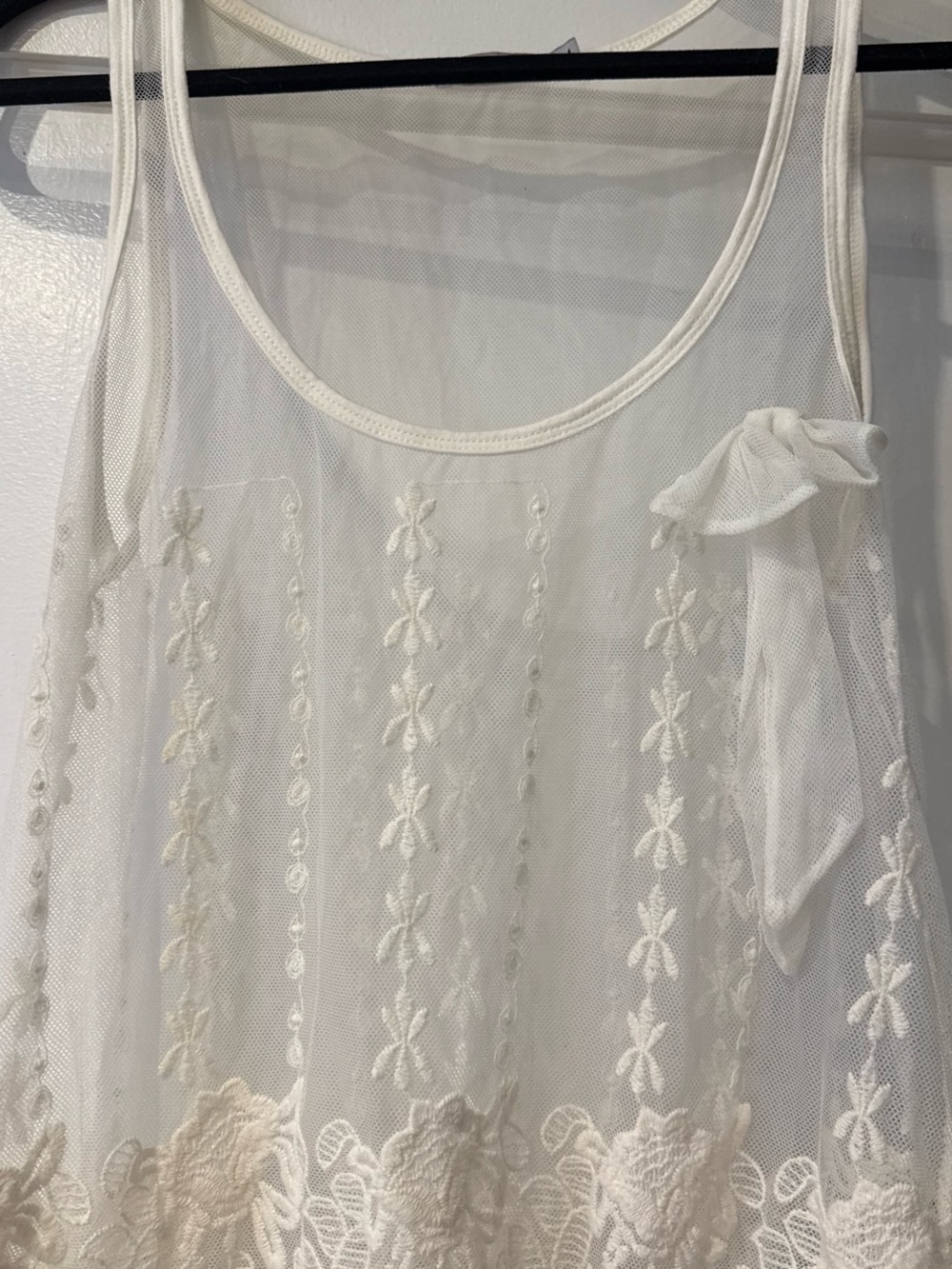 Cream Lace Embroidered Tank - Picture 3 of 5